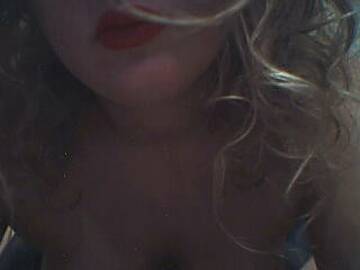 Public Photo of curvy_estasi